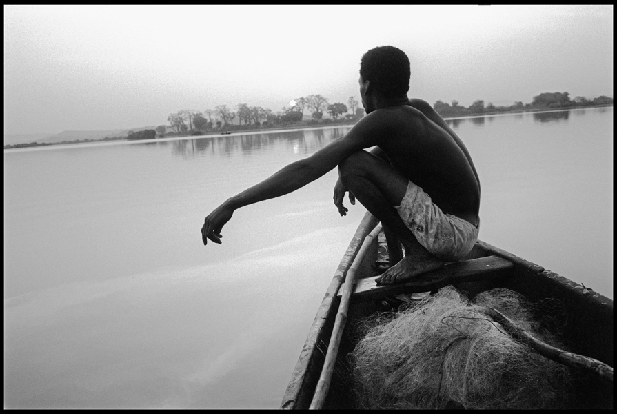 MALI. Bamako. At sunrise, a fisherman in his boat on the river Niger. 1994.