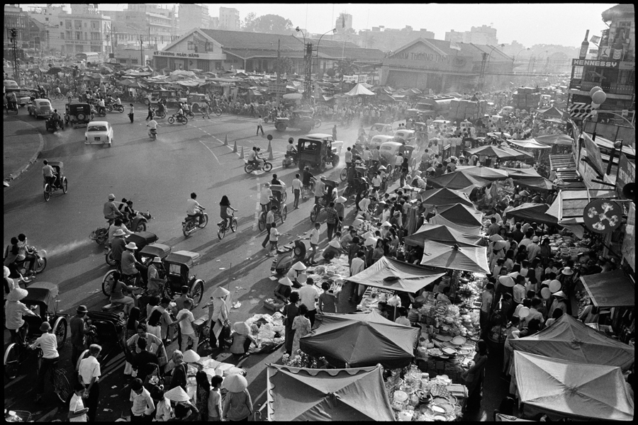 VIETNAM (South). Saigon. 1972. The busy market.